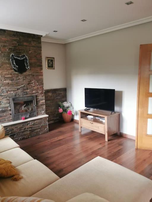 Casa Con Finca En Oviedo El Casero ภายนอก รูปภาพ