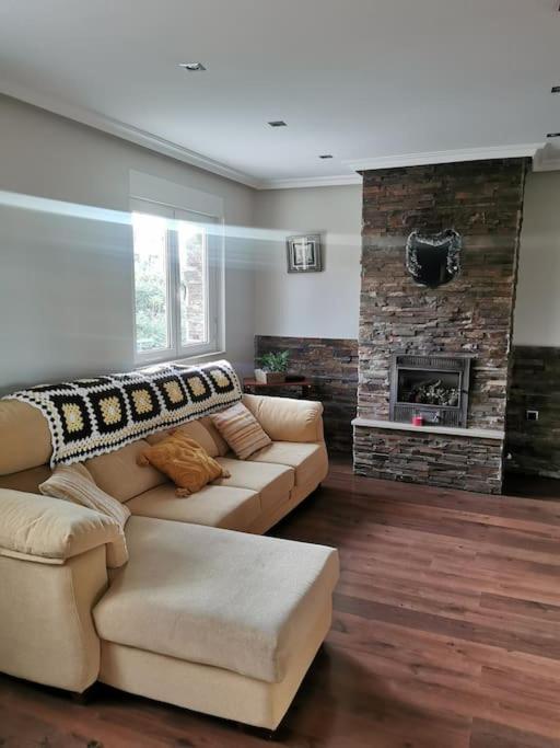 Casa Con Finca En Oviedo El Casero ภายนอก รูปภาพ